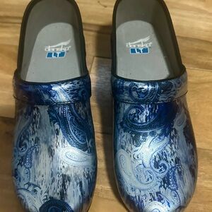 Brand new Dansko shoes! I love these my husband just doesn’t know my size! 😭